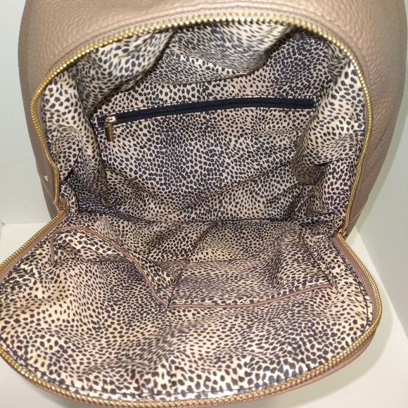 Premium Tan Pebble Faux Leather Gold Trimmed Medium Size Backpack.  EUC - Picture 4 of 9